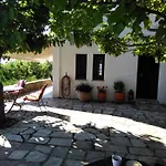 House Afetes * Afétai